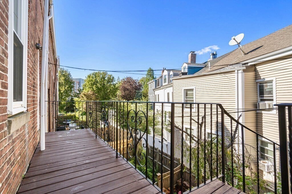 Building Photo - 33 Essex St