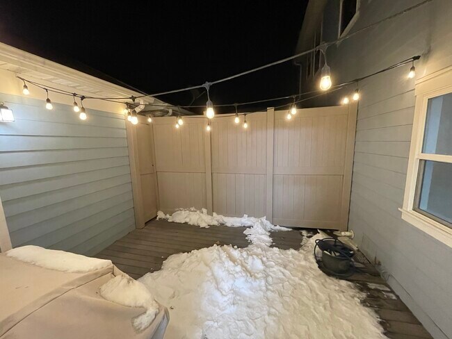 Building Photo - 4274 Lake Bridge Dr