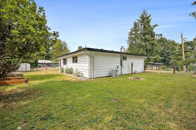 Building Photo - Woodland Creek Rambler on Corner lot with large yard