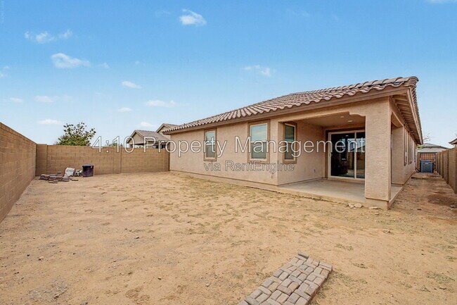 Building Photo - 3241 E Malibu Dr