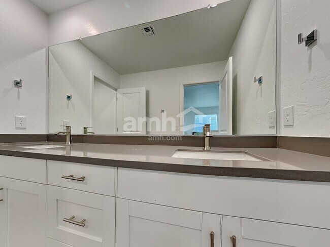 Building Photo - 17137 Puget Ave