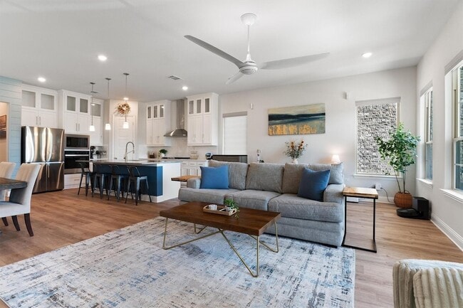 Building Photo - 7309 Sunset Blvd