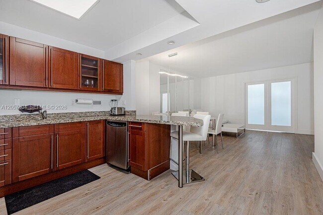 Building Photo - 2301 Collins Ave