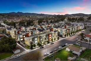 Building Photo - 315 Royal Gln