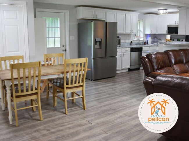 Building Photo - Beautiful home for rent on a spacious corner lot with a fantastic layout!