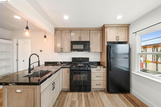 Building Photo - 2804 Adeline St