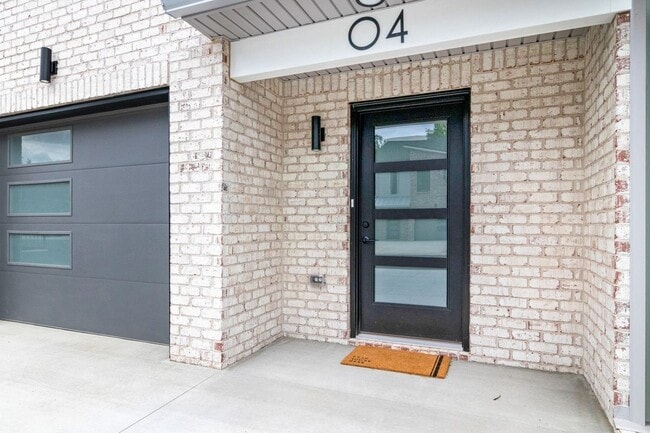 Building Photo - 725 Hornbuckle Rd