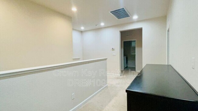 Building Photo - 611 W Strauss Dr