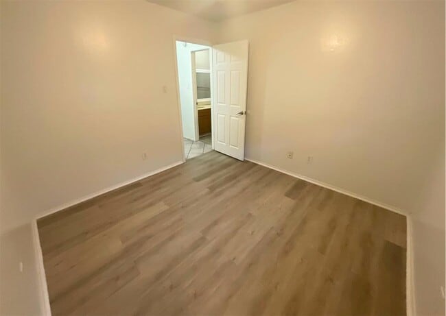 Building Photo - 3919 Willmont Rd