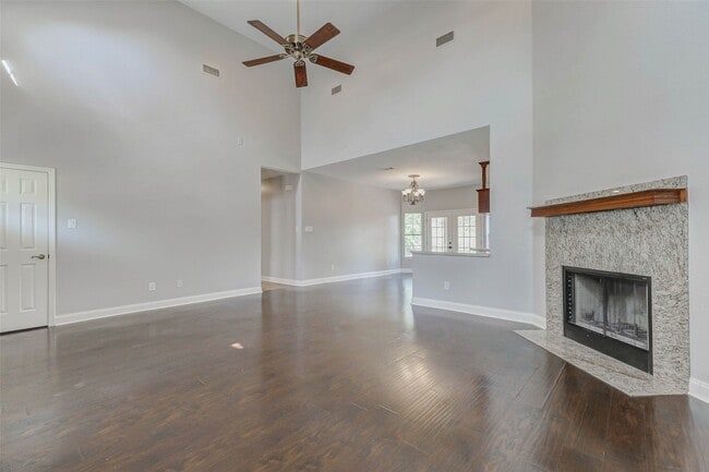 Building Photo - 8411 Syms St