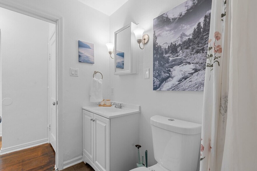 Building Photo - 6563 Julian Ave