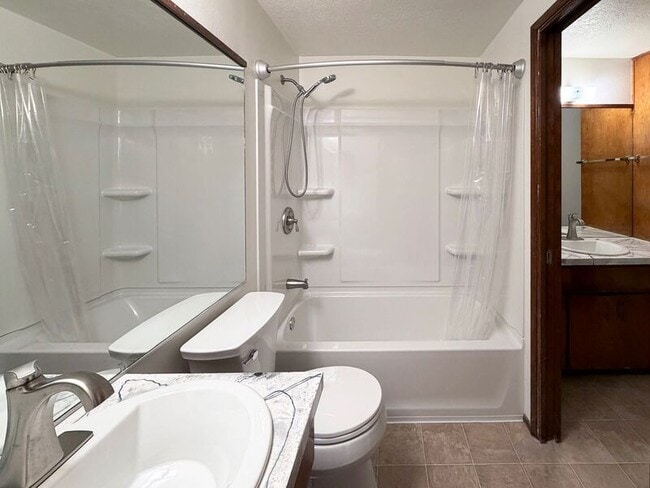 Building Photo - 2685 Woodstone Pl