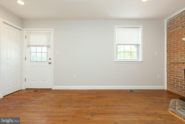 Building Photo - 9004 Roundleaf Way