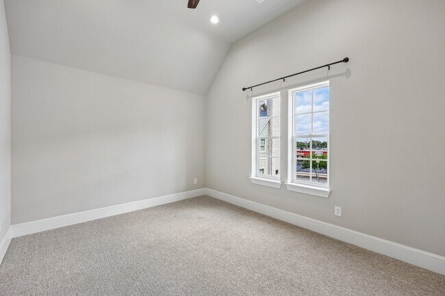 Building Photo - 708 Wooster Ln