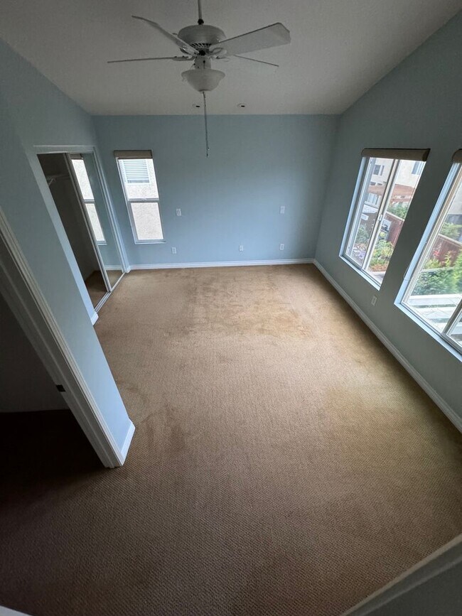 Building Photo - Charming 2-Story, 3 Bedroom, 2 1/2 Bathroom Ventura Home for Lease!