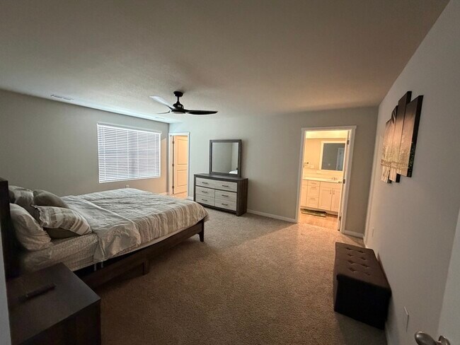 Building Photo - 2486 SE Morningdew Dr