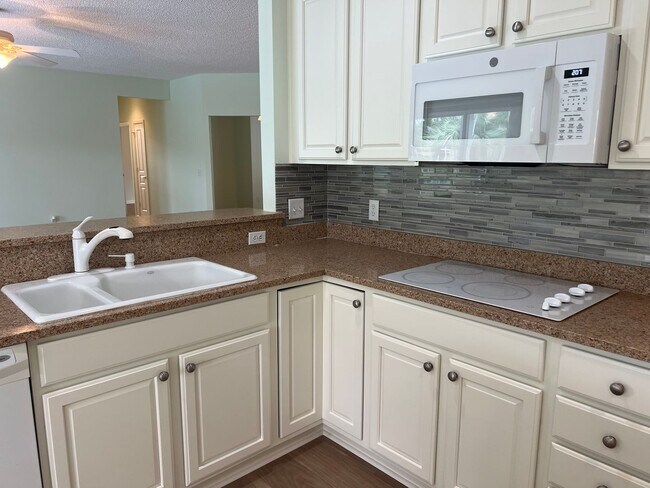 Building Photo - Beautifully Maintained Sun City Home!