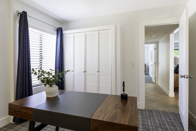 Building Photo - Serene Oasis Condo in Palm Springs