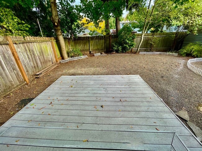 Building Photo - Upgraded 3bd/2bath Laurelhurst Home w/ Pri...