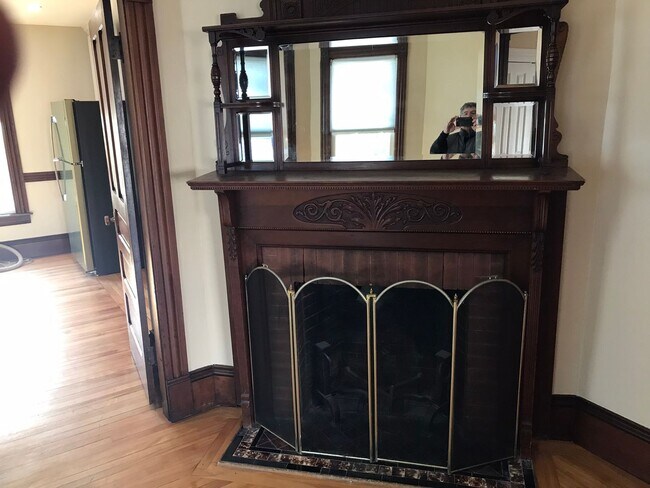 Building Photo - 736 Pleasant St