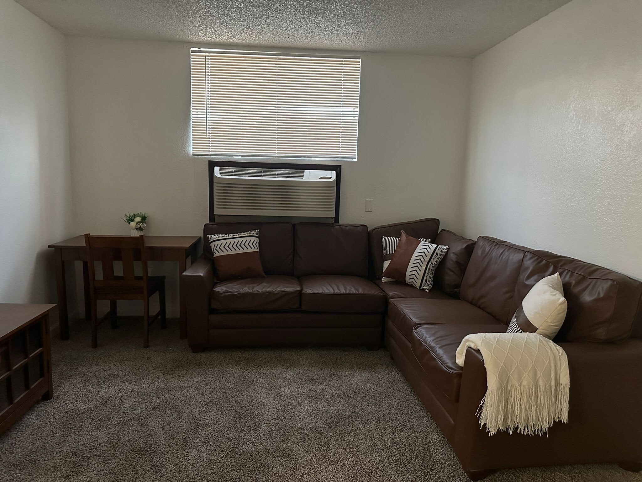 Building Photo - 2410 Rio Dr