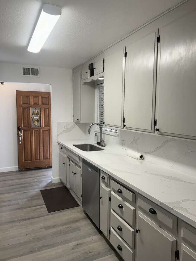 Building Photo - 1726 Idylwood Ct