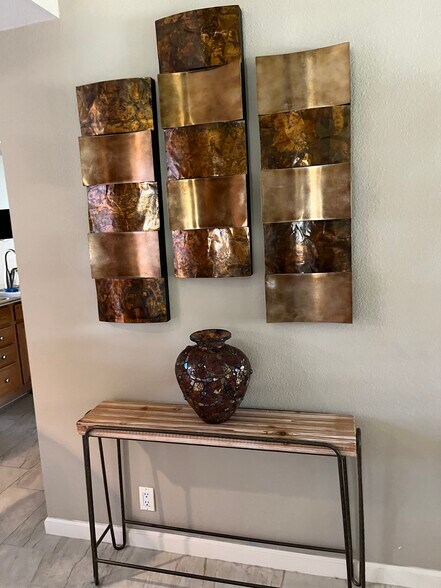 wall deco in living room - 116 Avellino Cir