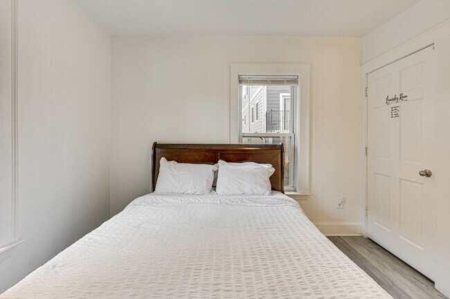 Building Photo - 139-141 Putnam Avenue-SI ID1385916P