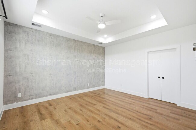 Building Photo - 1307 Bayou St