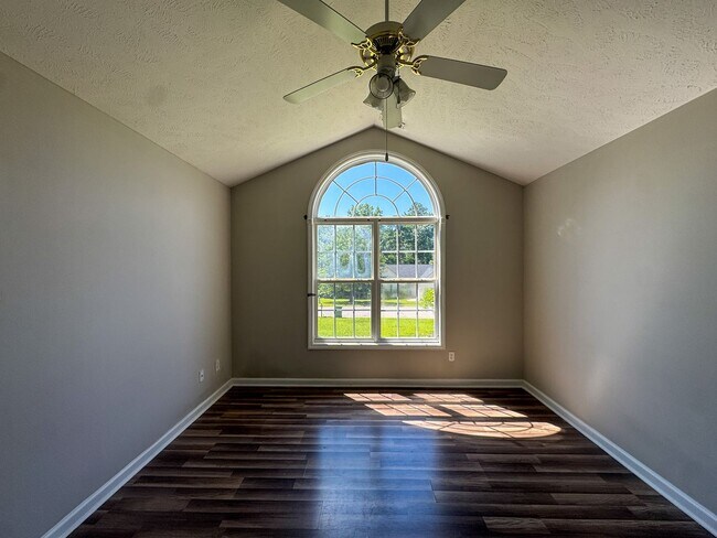 Building Photo - Charming 3 Bed 2 Bath Plus Bonus Room in Raeford
