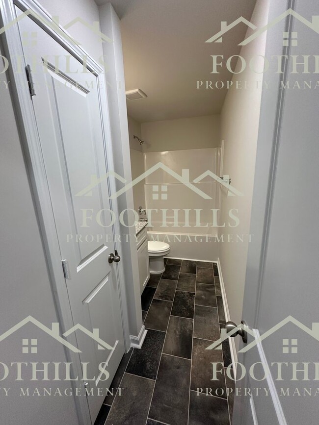 Building Photo - 104 Lowland Dr