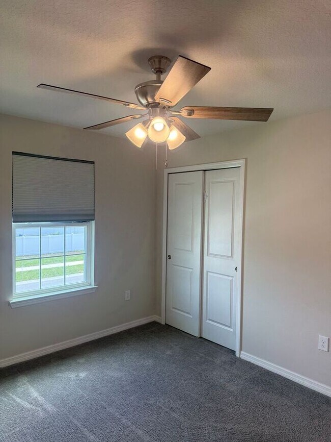 Building Photo - Beautiful/Like New Home in Winter Haven