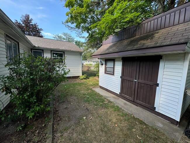 Building Photo - Charming 2-Bedroom, 1-Bathroom Home – $1,195/Month | 1,068 Sq. Ft.