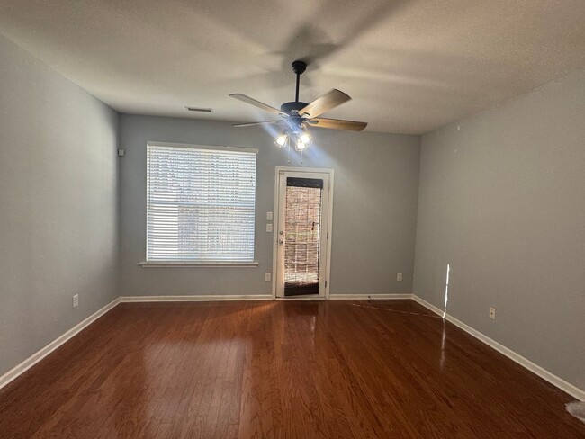 Building Photo - *Move In Special!* 2 Bedroom | 2.5 Bath Ra...