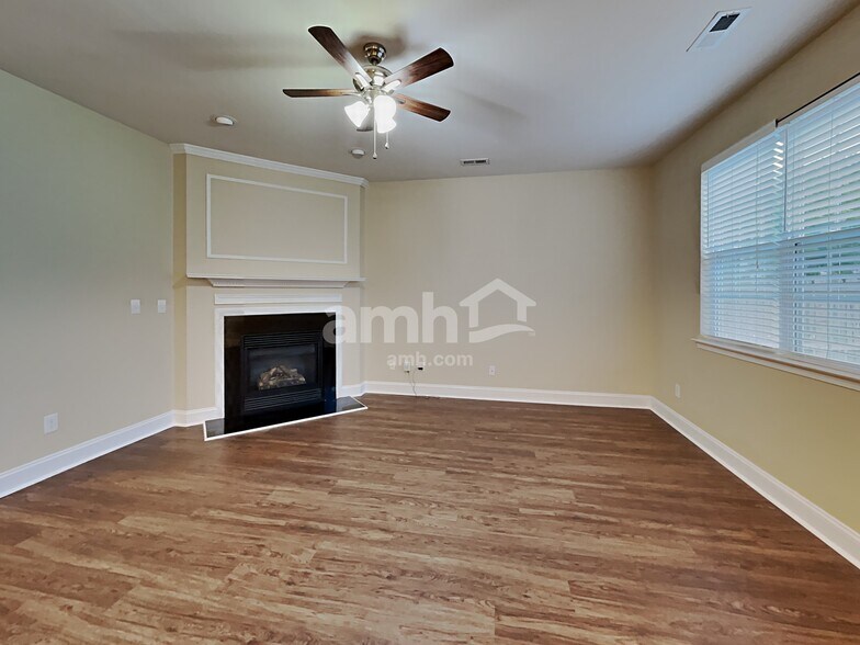 Building Photo - 9203 Greenheather Dr