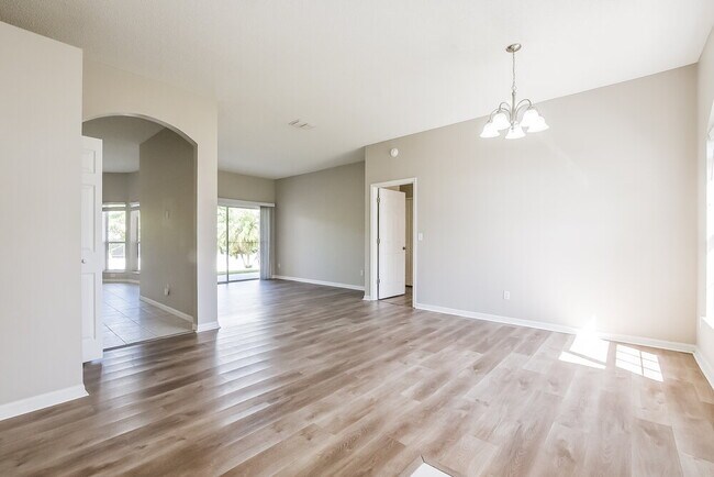 Building Photo - 1409 Center St