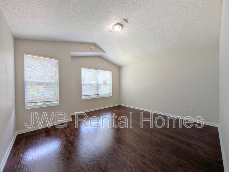 Building Photo - 8950 Dandy Ave