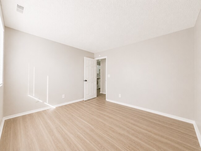 Building Photo - 1835 Zebulon Dr