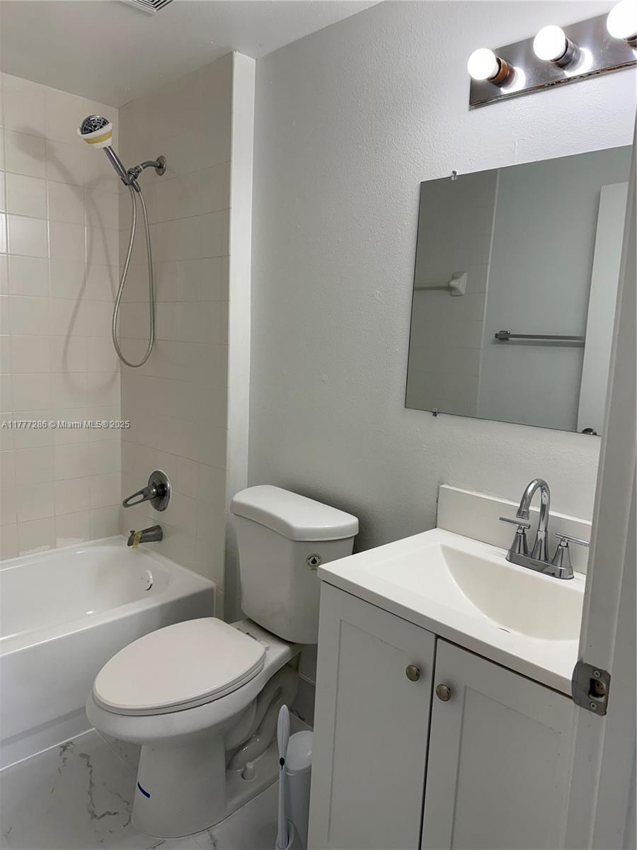 Building Photo - 3221 Sabal Palm Mnr