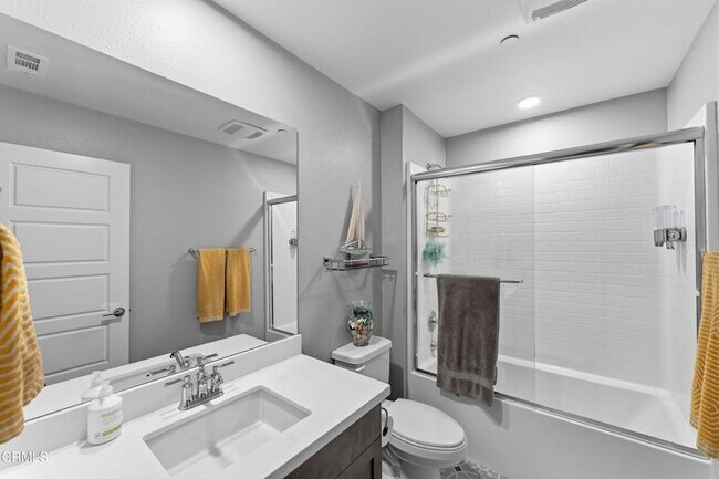 Building Photo - 643 Winchester Dr