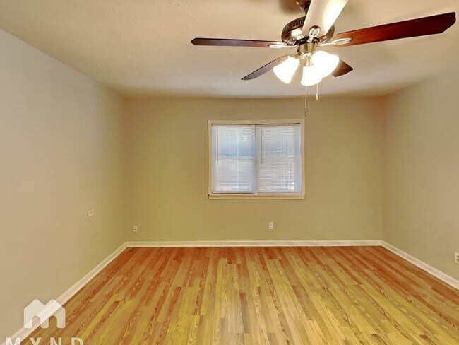 Building Photo - 3816 Walnut Dr