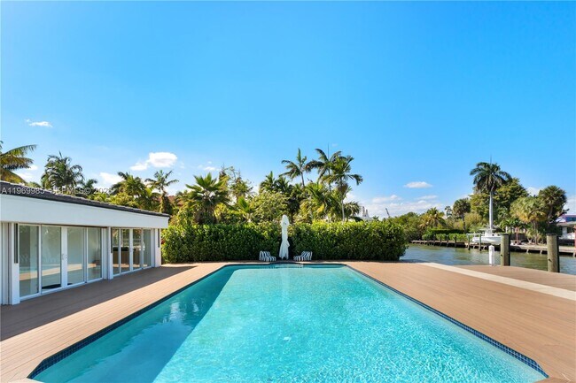 Building Photo - 1025 Belle Meade Island Dr