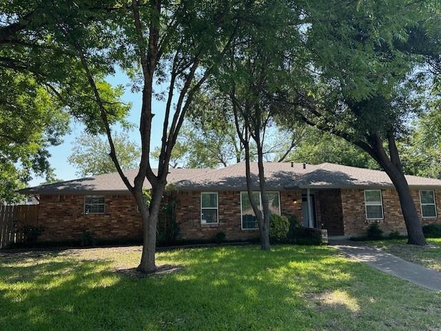 Primary Photo - 1226 Greenbriar Cir