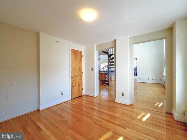 Building Photo - 1530 14th St NW