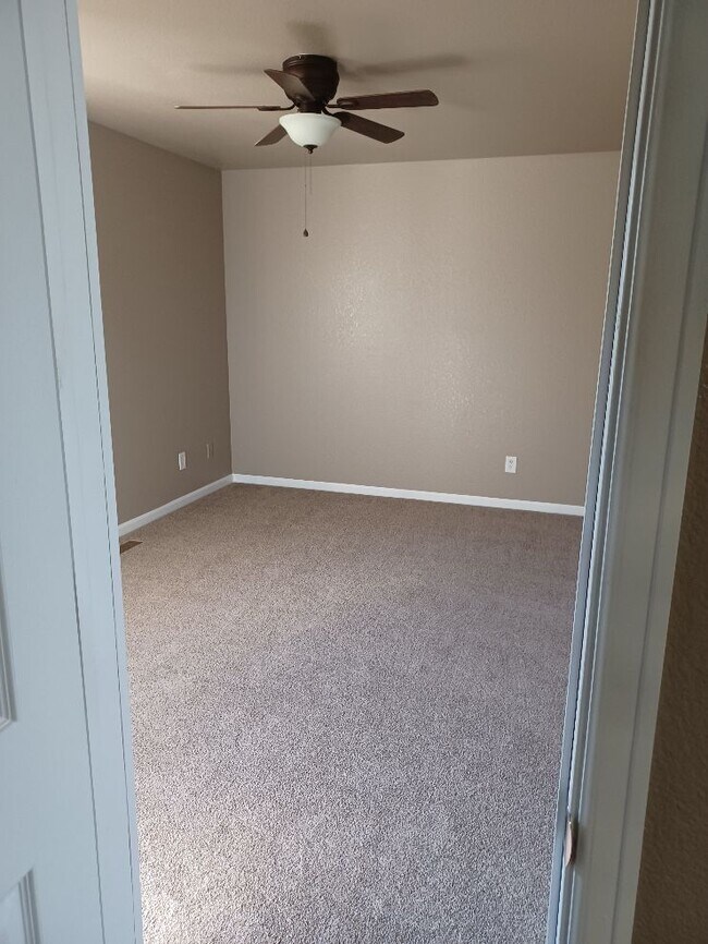 Building Photo - 3200 Rock Point Ct