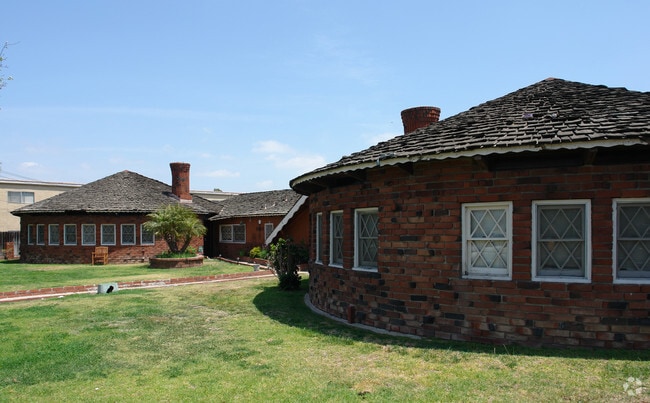 Building Photo - The Ponderosa Apartments