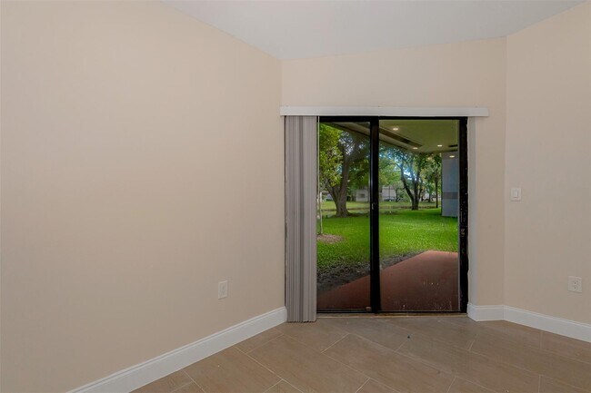 Building Photo - 9951 Nob Hill Pl