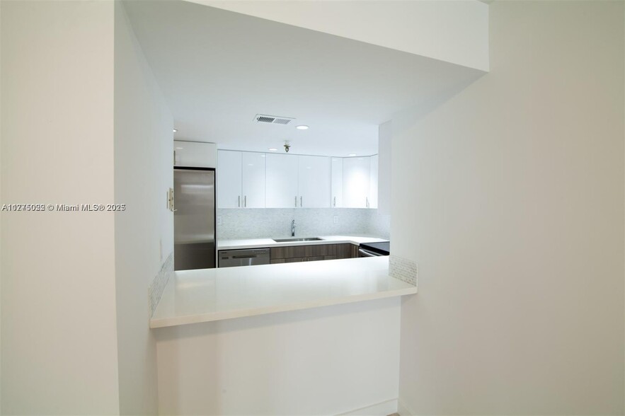 Building Photo - 2401 Collins Ave