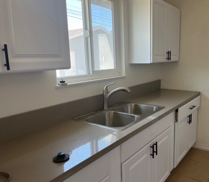 Building Photo - 1406 Redwood St