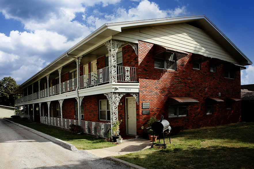 Primary Photo - East Manor Apartments